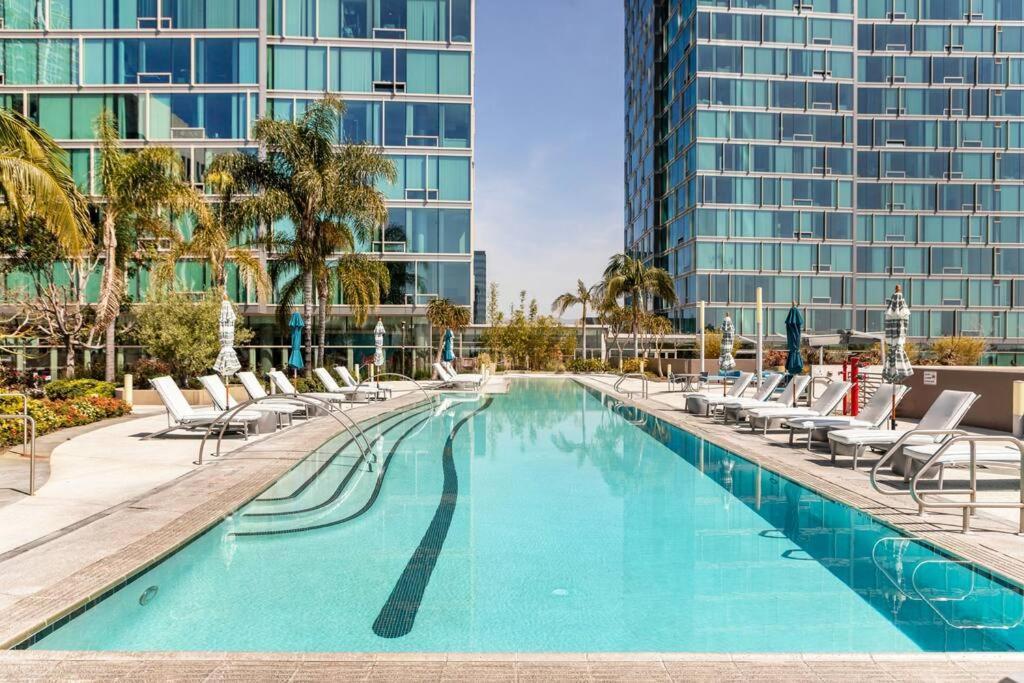 Gorgeous Luxury High Rise W/prvt Parking Apartment Los Angeles